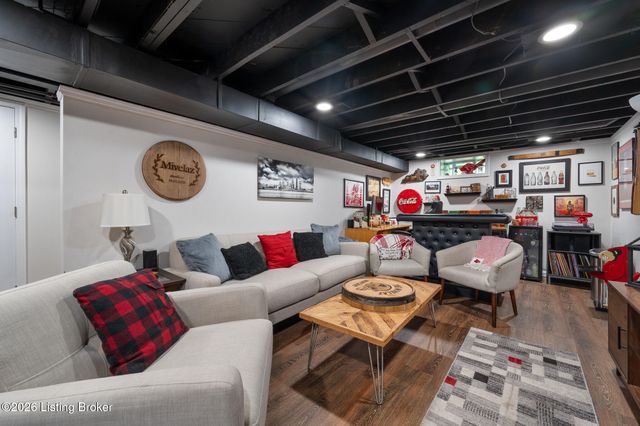 3329 Goldsmith Ln, Louisville, KY 40220