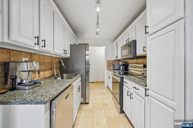 200 Winston L08, Cliffside Park, NJ 07010