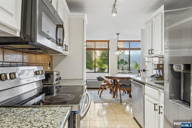 200 Winston L08, Cliffside Park, NJ 07010