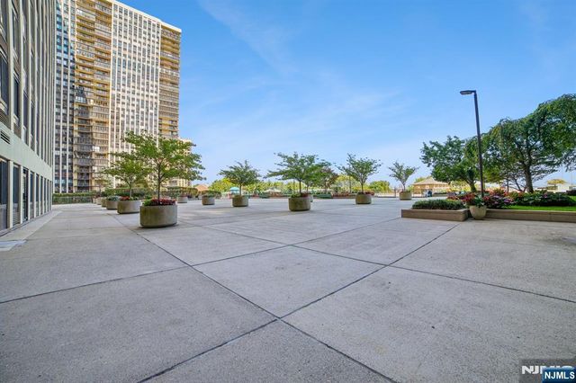 200 Winston L08, Cliffside Park, NJ 07010