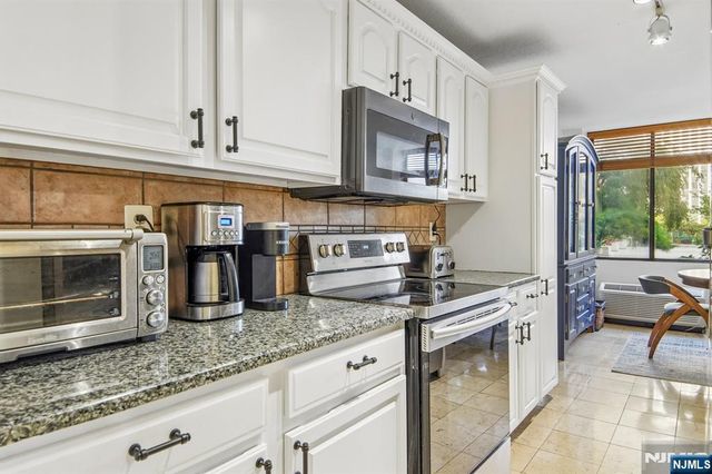 200 Winston L08, Cliffside Park, NJ 07010