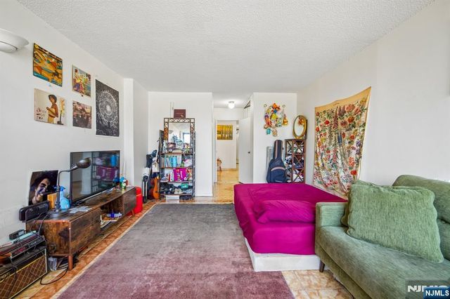 200 Winston L08, Cliffside Park, NJ 07010