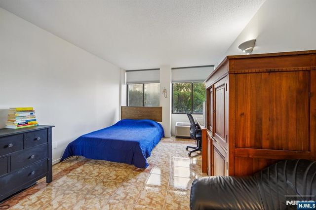 200 Winston L08, Cliffside Park, NJ 07010
