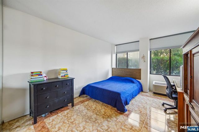 200 Winston L08, Cliffside Park, NJ 07010