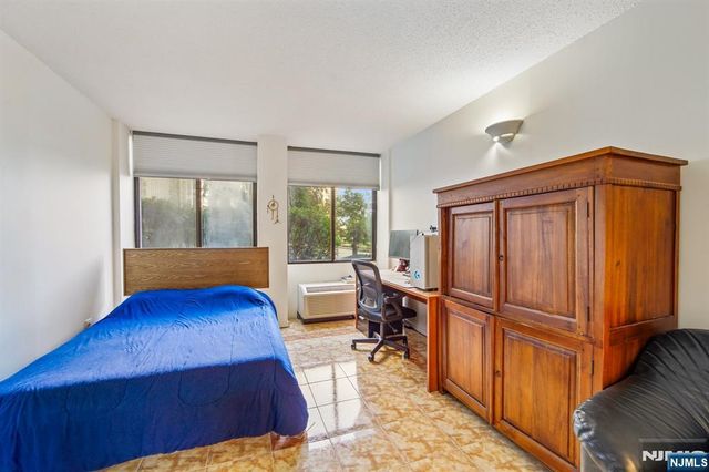 200 Winston L08, Cliffside Park, NJ 07010