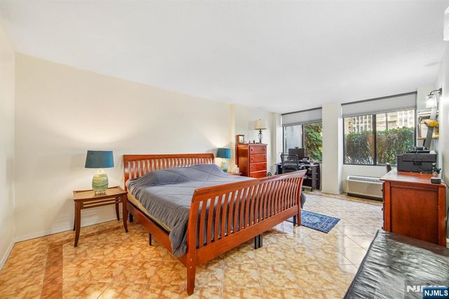 200 Winston L08, Cliffside Park, NJ 07010