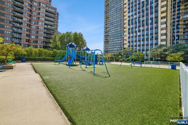 200 Winston L08, Cliffside Park, NJ 07010