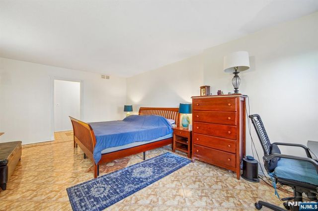 200 Winston L08, Cliffside Park, NJ 07010