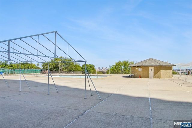 200 Winston L08, Cliffside Park, NJ 07010