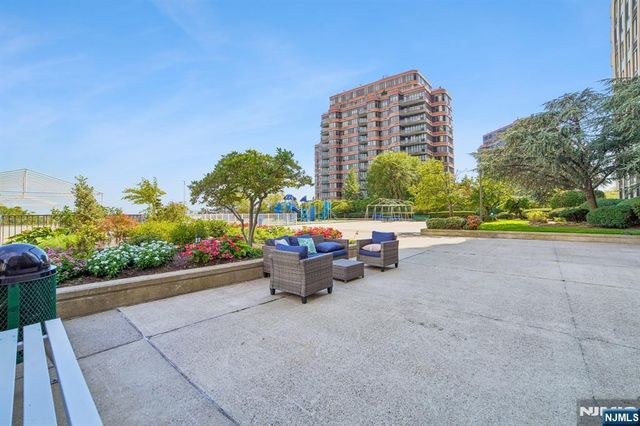 200 Winston L08, Cliffside Park, NJ 07010
