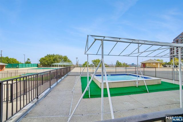 200 Winston L08, Cliffside Park, NJ 07010