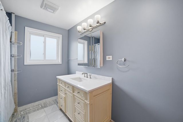 9138 Four Winds Way, Skokie, IL 60076