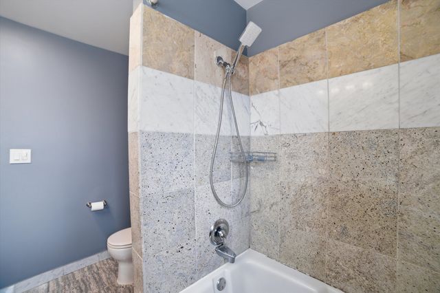 9138 Four Winds Way, Skokie, IL 60076