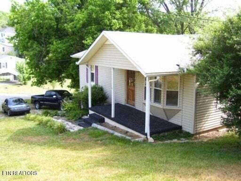 463 College Hill Rd, Lafollette, TN 37766