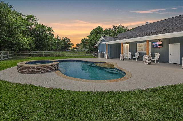 4902 County Road 128, Iola, TX 77861
