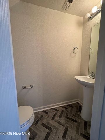60 Rainbow Drive 9, Jacksonville, NC 28546