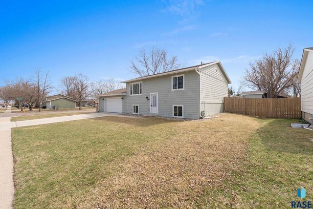 5901 W 58th St Street, Sioux Falls, SD 57106