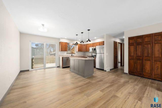 5901 W 58th St Street, Sioux Falls, SD 57106