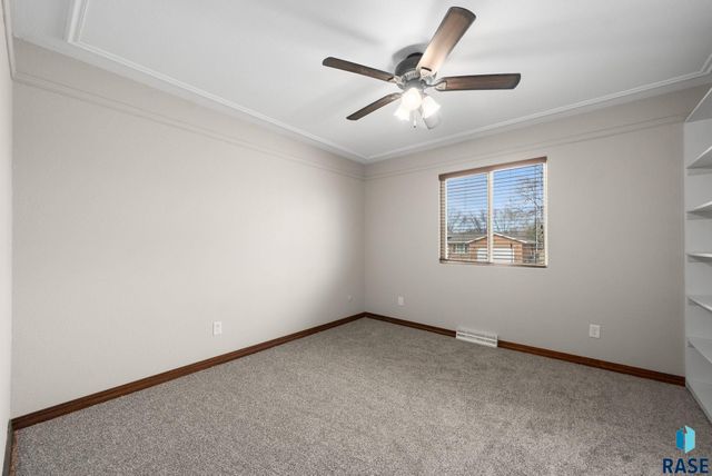 5901 W 58th St Street, Sioux Falls, SD 57106