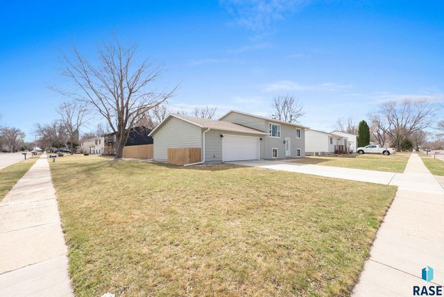 5901 W 58th St Street, Sioux Falls, SD 57106