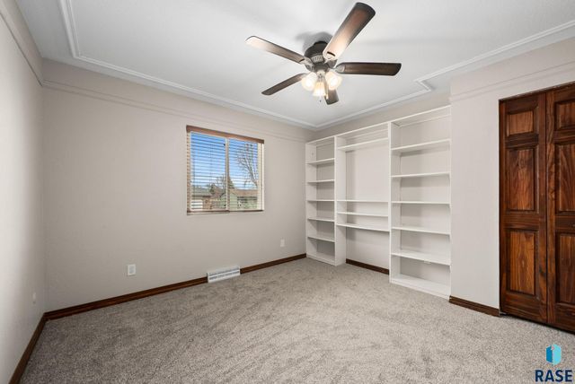 5901 W 58th St Street, Sioux Falls, SD 57106