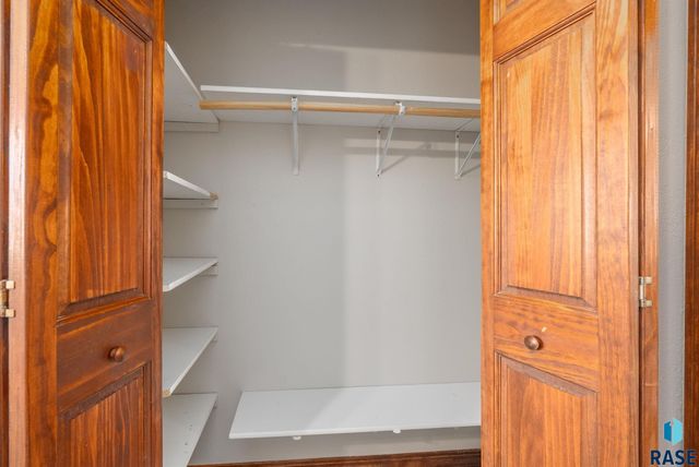 5901 W 58th St Street, Sioux Falls, SD 57106