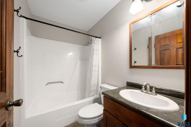 5901 W 58th St Street, Sioux Falls, SD 57106