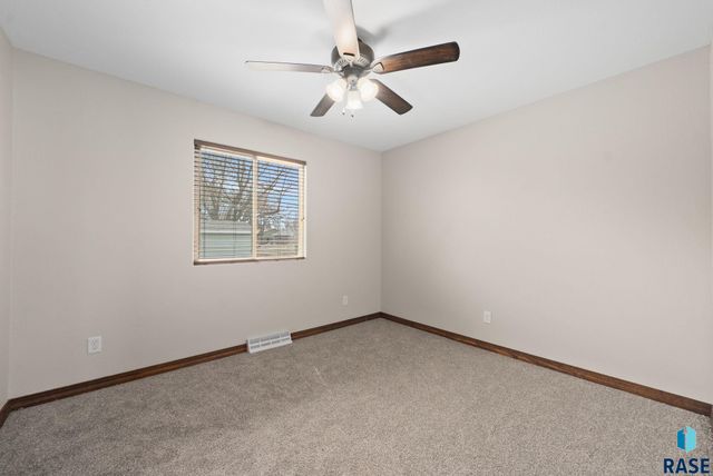 5901 W 58th St Street, Sioux Falls, SD 57106