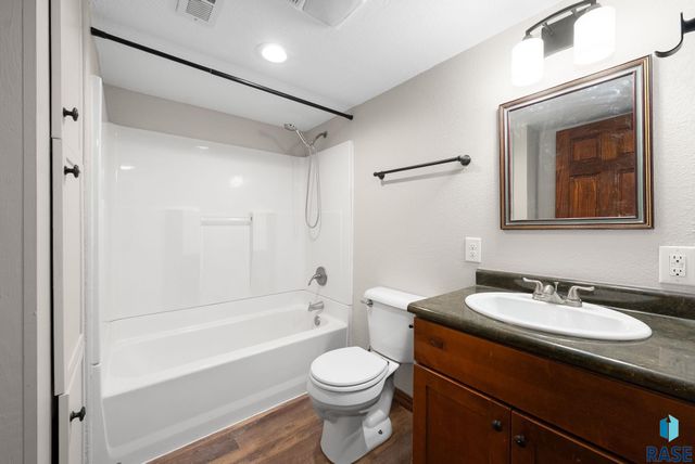 5901 W 58th St Street, Sioux Falls, SD 57106