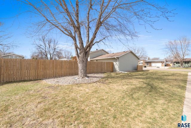 5901 W 58th St Street, Sioux Falls, SD 57106