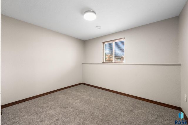 5901 W 58th St Street, Sioux Falls, SD 57106