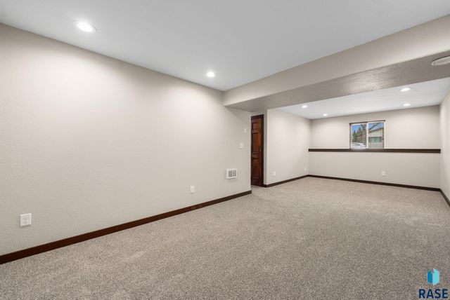 5901 W 58th St Street, Sioux Falls, SD 57106