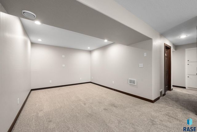 5901 W 58th St Street, Sioux Falls, SD 57106