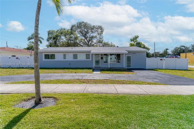 2856 N Funston St, Hollywood, FL 33020