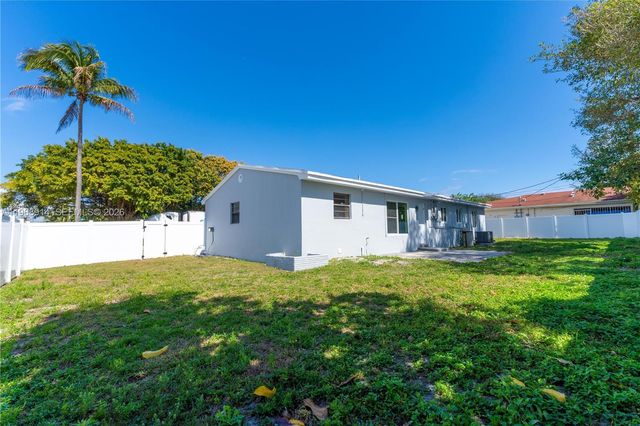 2856 N Funston St, Hollywood, FL 33020