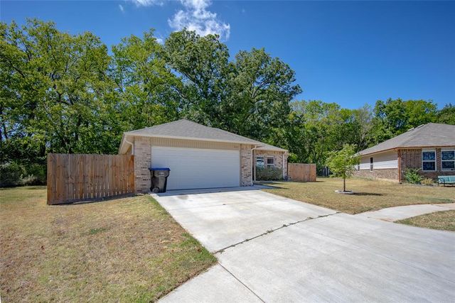 822 Highgarden Circle, Noble, OK 73068