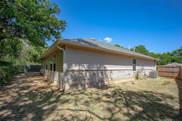 822 Highgarden Circle, Noble, OK 73068