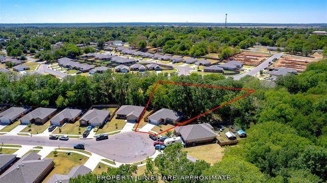 822 Highgarden Circle, Noble, OK 73068