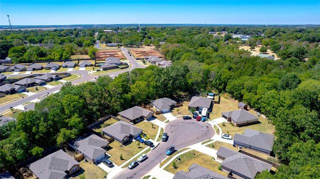 822 Highgarden Circle, Noble, OK 73068
