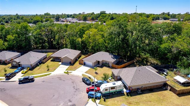 822 Highgarden Circle, Noble, OK 73068