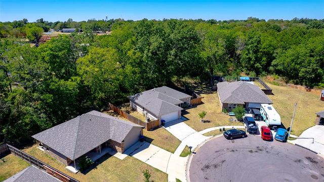 822 Highgarden Circle, Noble, OK 73068