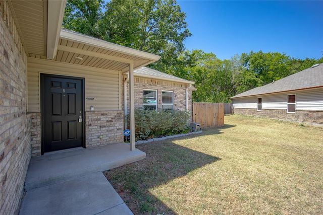 822 Highgarden Circle, Noble, OK 73068