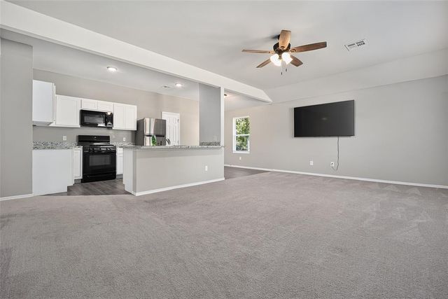 822 Highgarden Circle, Noble, OK 73068
