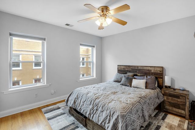 7401 N Hoyne Avenue 3, Chicago, IL 60645