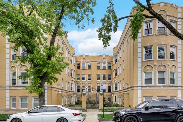 7401 N Hoyne Avenue 3, Chicago, IL 60645