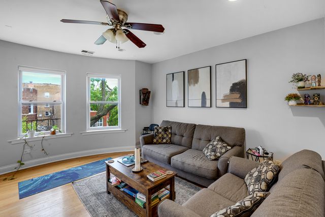 7401 N Hoyne Avenue 3, Chicago, IL 60645