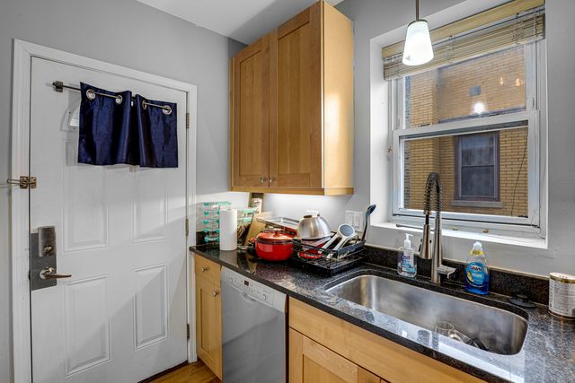 7401 N Hoyne Avenue 3, Chicago, IL 60645