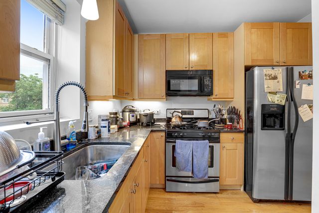 7401 N Hoyne Avenue 3, Chicago, IL 60645