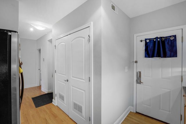 7401 N Hoyne Avenue 3, Chicago, IL 60645