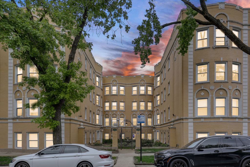7401 N Hoyne Avenue 3, Chicago, IL 60645
